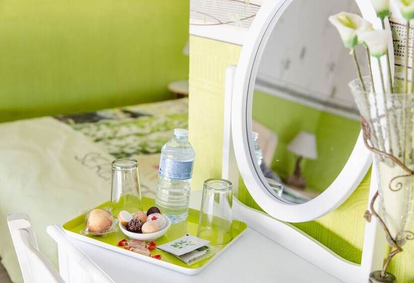 Пансион Au Caprice De L Atre