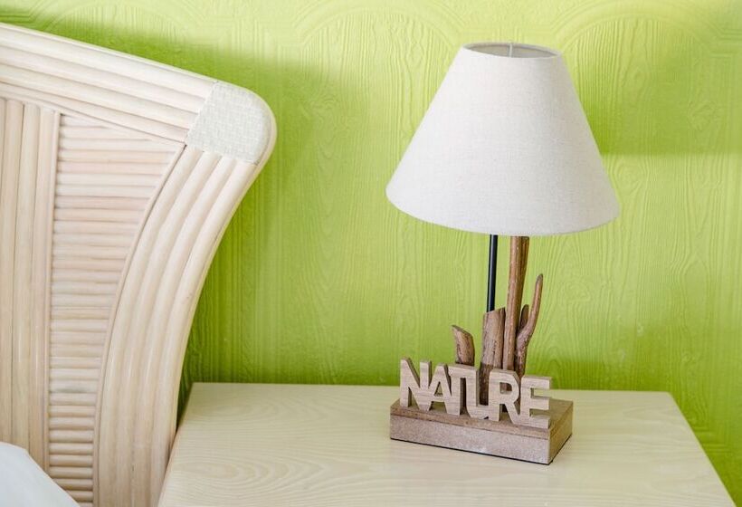 Пансион Au Caprice De L Atre