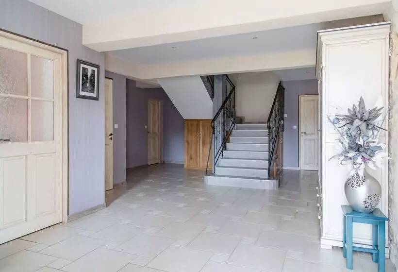 Majatalo Au Caprice De L Atre