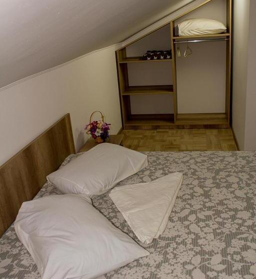 Pensiune Casa La Flori