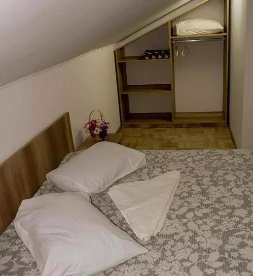 پانسیون Casa La Flori