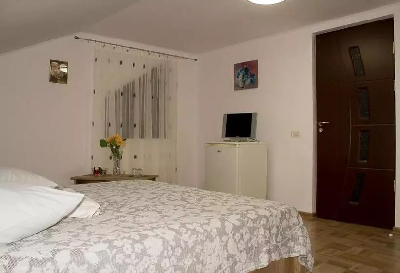 پانسیون Casa La Flori