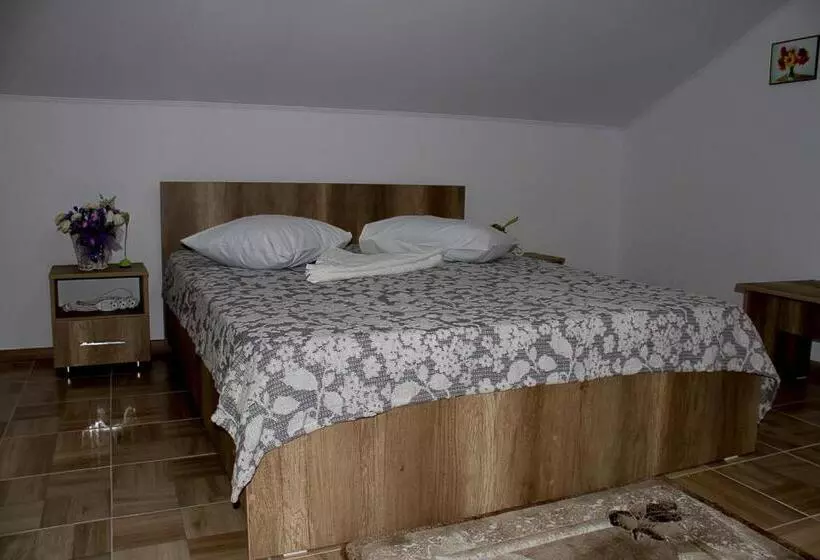 پانسیون Casa La Flori