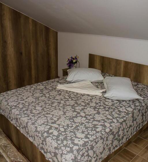 Pensiune Casa La Flori