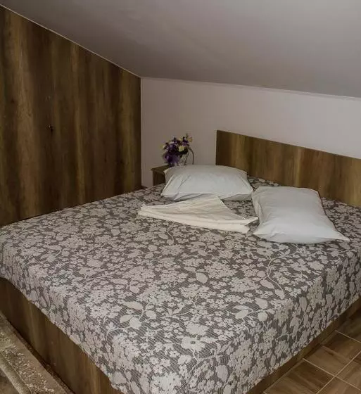 پانسیون Casa La Flori