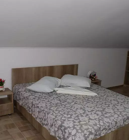 پانسیون Casa La Flori
