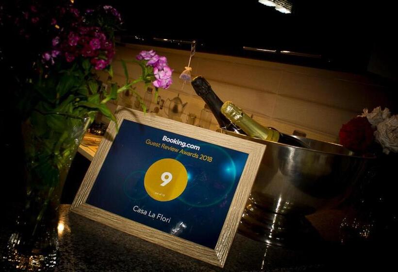 Pensiune Casa La Flori