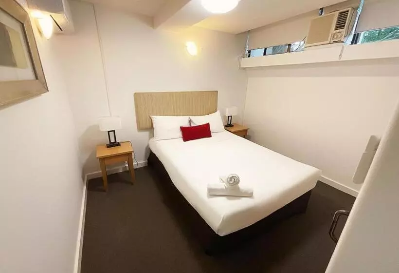 Tiki Hotel Apartments Surfers Paradise