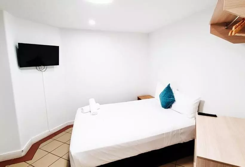 Tiki Hotel Apartments Surfers Paradise