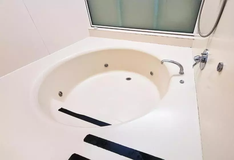 Tiki Hotel Apartments Surfers Paradise