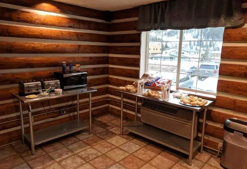 호텔 3 Peaks Lodge