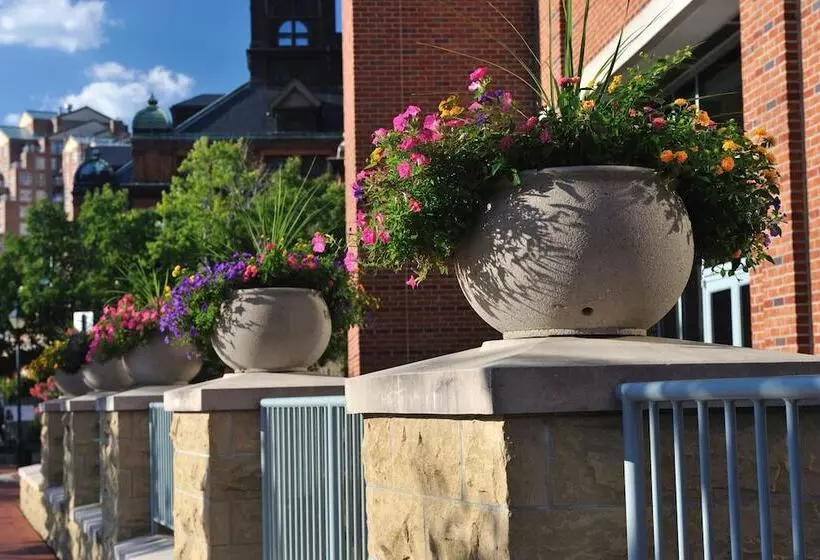 هتل Baltimore Marriott Waterfront