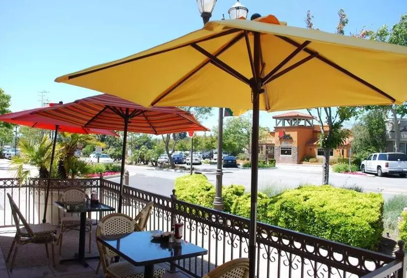 هتل Bella Capri Inn And Suites