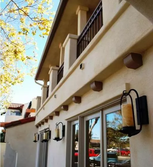 هتل Bella Capri Inn And Suites