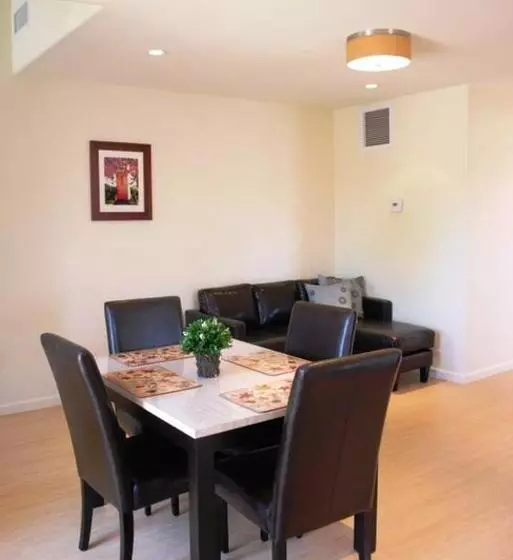 هتل Bella Capri Inn And Suites