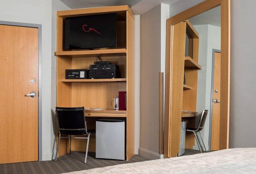 Отель Charlesmark