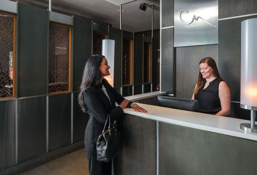 Отель Charlesmark