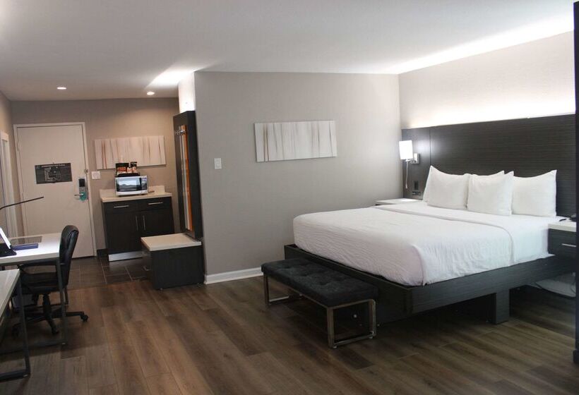 Hotel Clarion Pointe Marshall