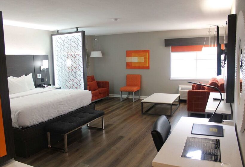 Hotel Clarion Pointe Marshall