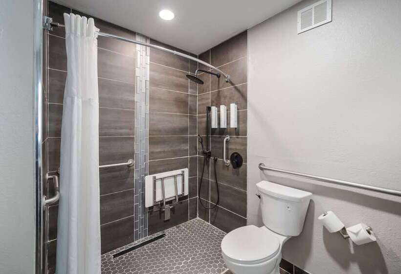 Hotel Clarion Pointe Marshall