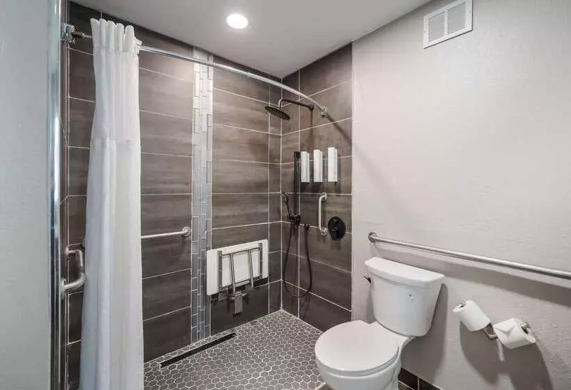 Szálloda Clarion Pointe Marshall