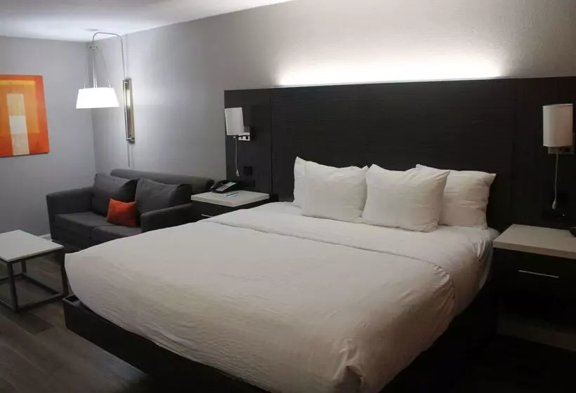 Szálloda Clarion Pointe Marshall