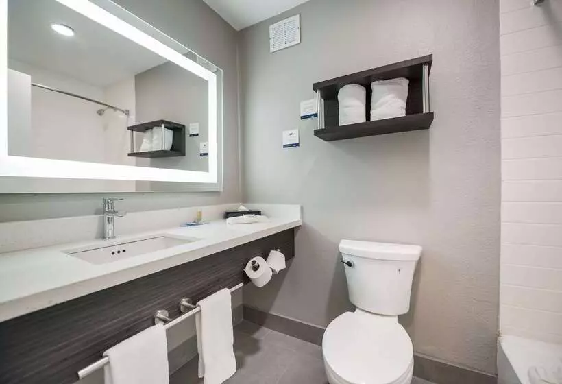 Szálloda Clarion Pointe Marshall