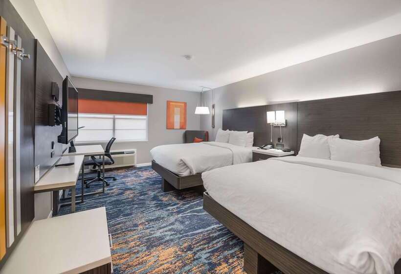 Hotel Clarion Pointe Marshall