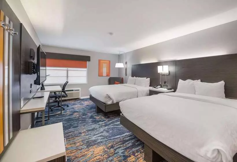 Szálloda Clarion Pointe Marshall