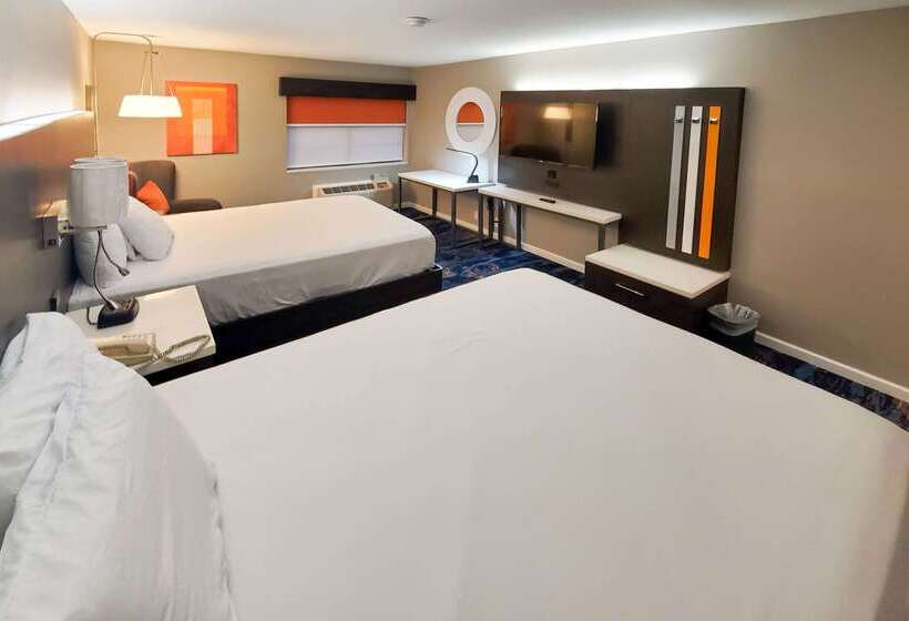 Hotel Clarion Pointe Marshall