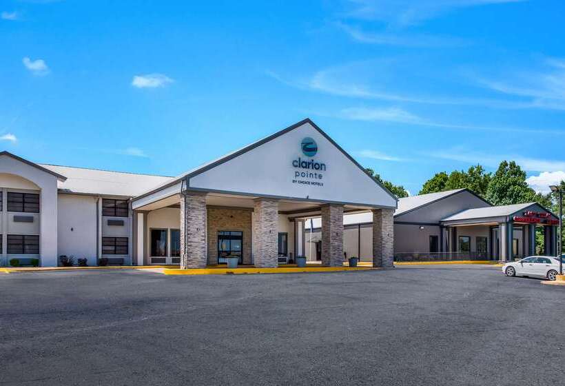 Hotel Clarion Pointe Marshall