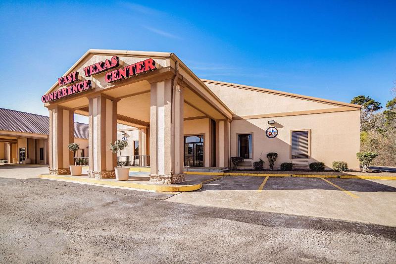 Hotel Clarion Pointe Marshall