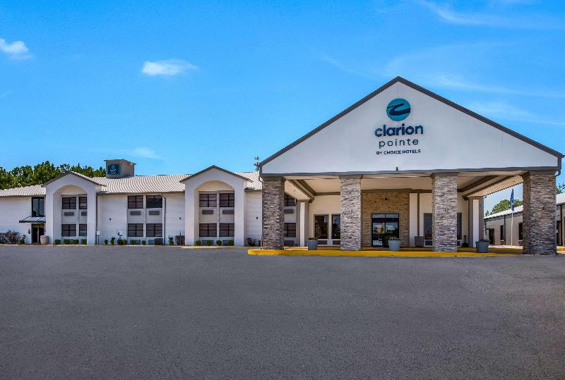 Hotel Clarion Pointe Marshall