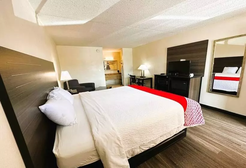 Oyo Hotel San Antonio Lackland AFB Seaworld Hwy 90 W