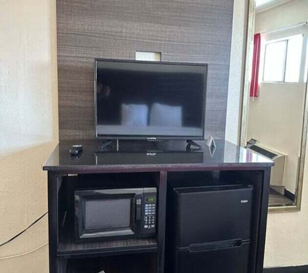 Oyo Hotel San Antonio Lackland AFB Seaworld Hwy 90 W