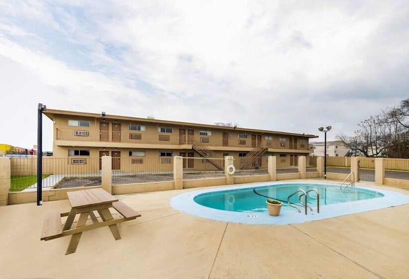 Oyo Hotel San Antonio Lackland AFB Seaworld Hwy 90 W