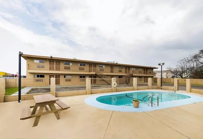 Oyo Hotel San Antonio Lackland AFB Seaworld Hwy 90 W