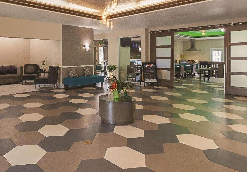 Отель La Quinta Inn & Suite Kingwood Houston Iah Airport 53200