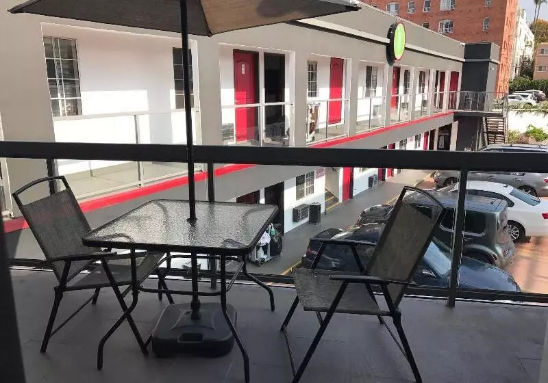 Legend Hotel Hollywood