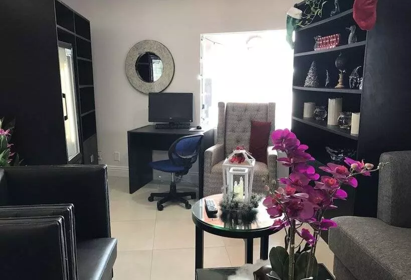 Legend Hotel Hollywood