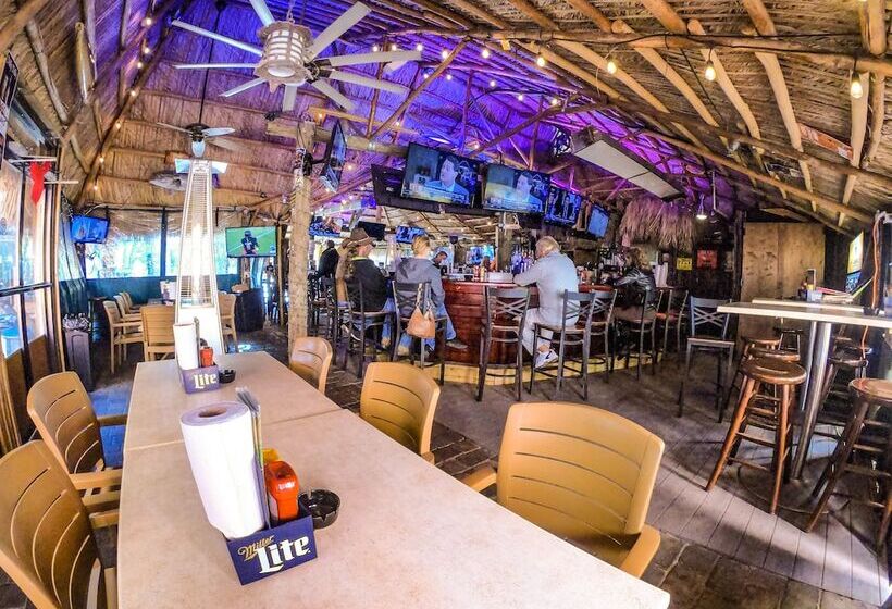 בית מלון כפרי The Lighthouse Resort Inn & Suites