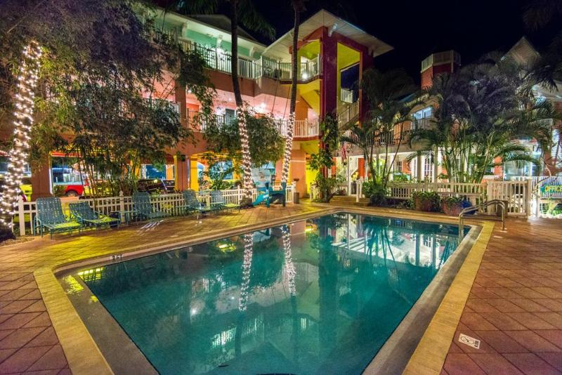 בית מלון כפרי The Lighthouse Resort Inn & Suites