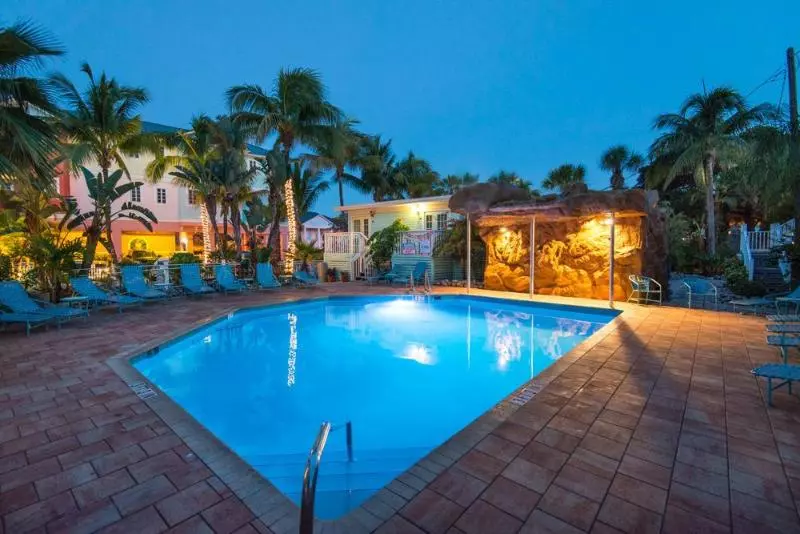 Отель The Lighthouse Resort Inn & Suites