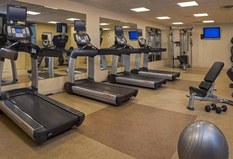 Отель Marriott Savannah Riverfront