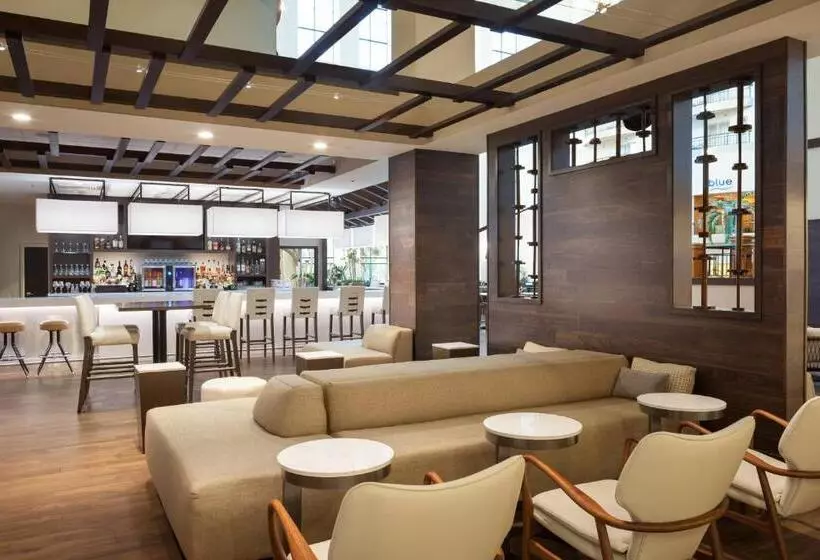 Отель Marriott Savannah Riverfront