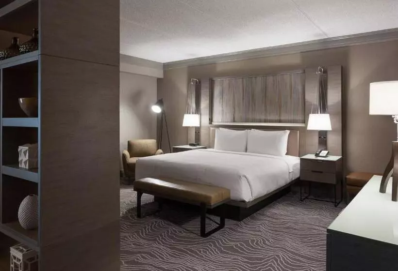 Отель Marriott Savannah Riverfront