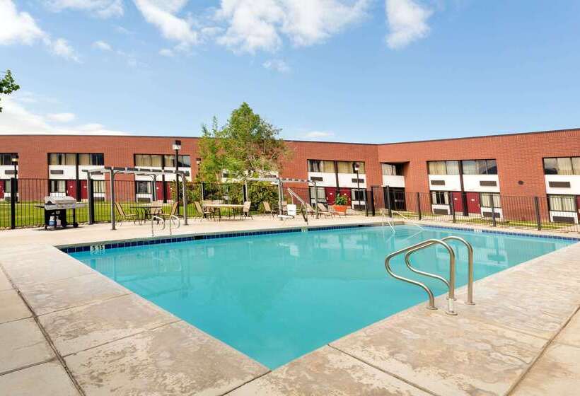 Hotelli Ramada By Wyndham Cedar City