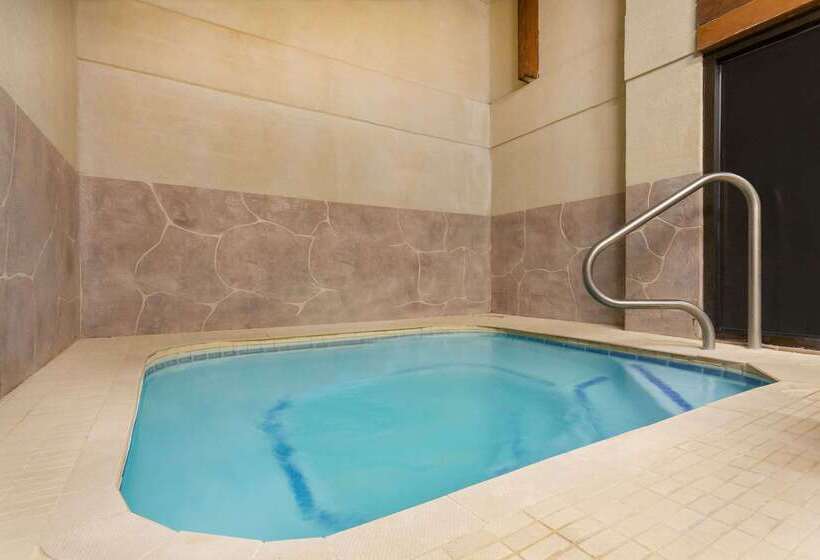 Hotelli Ramada By Wyndham Cedar City