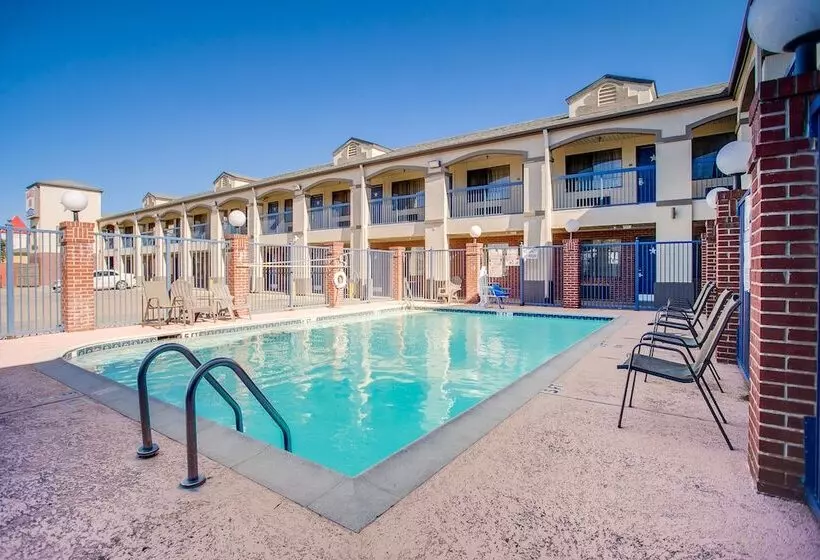 ホテル Ranger Inn & Suites