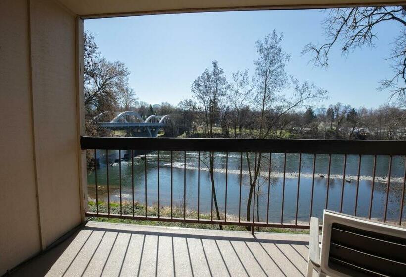 Szálloda Riverside Inn